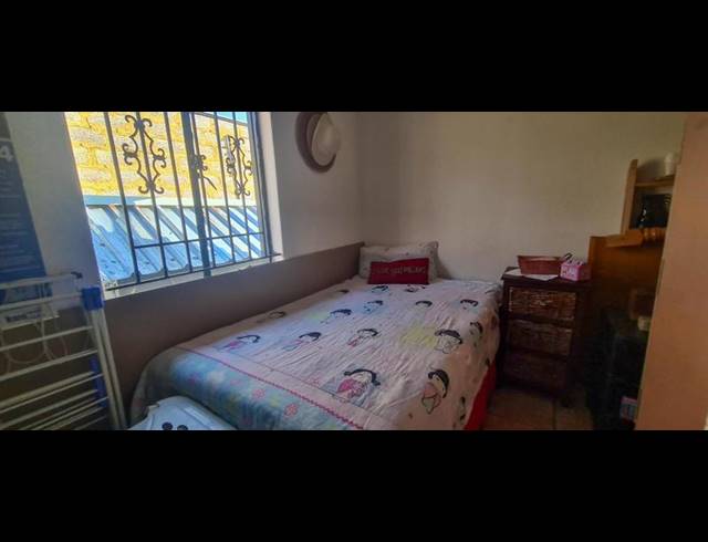4 BEDROOM HOUSE FOR SALE IN PROTEA NORTH